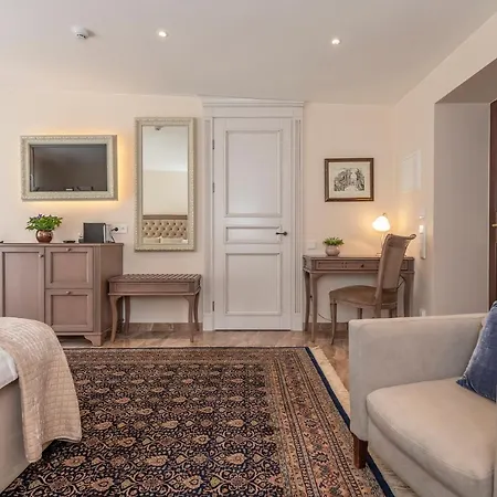 Pusu Paunksneje Готель Паланга